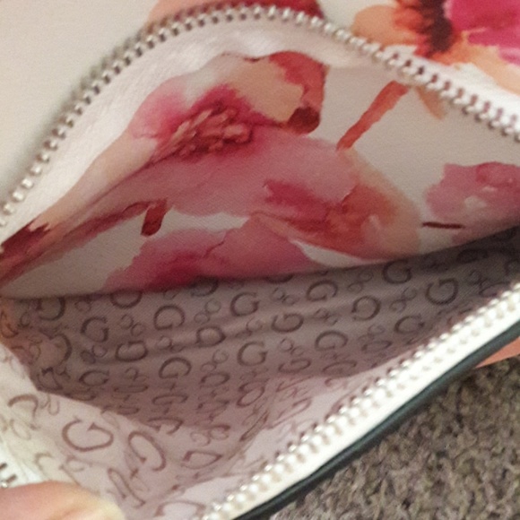 💐 Guess Beautiful Mini Backpack 💐 - Picture 7 of 7